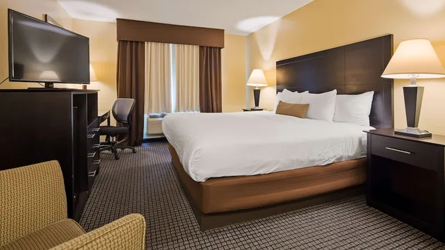 Standard, King Bed, Best Western Lakewinds 8/10