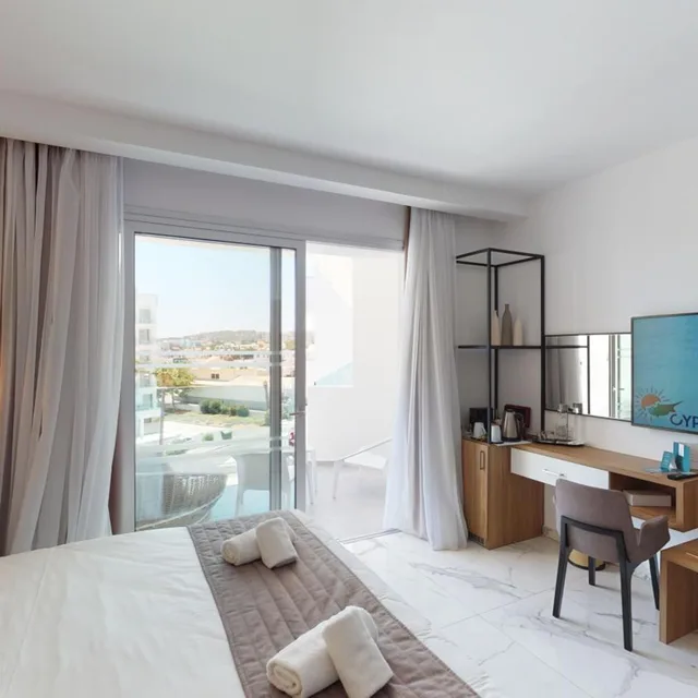 Junior Suite, King Bed, Lateral Side Sea View، Blue Ivy Hotel And Suites 2/10