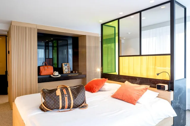 جناح جونيور، Hotel Nelson 2/6