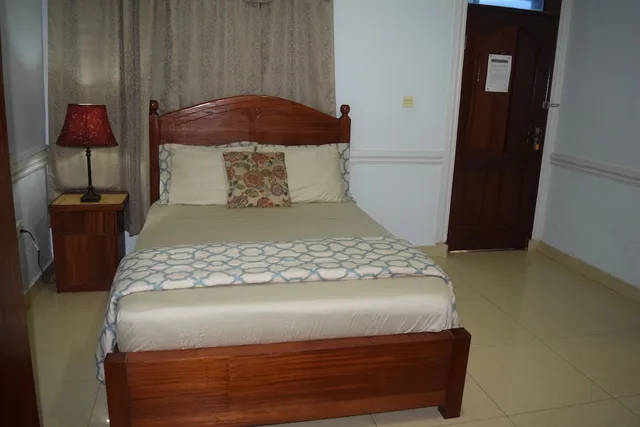 غرفة قياسية بسرير كوين بإطلالة على البحر في الطابق الأرضي، Coconut Pointe Beach Resort 4/8