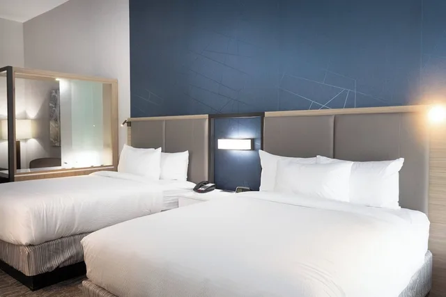 جناح بسريرين كوين مع سرير سحّاب إضافي مع أريكة، SpringHill Suites by Marriott Slidell 1/2