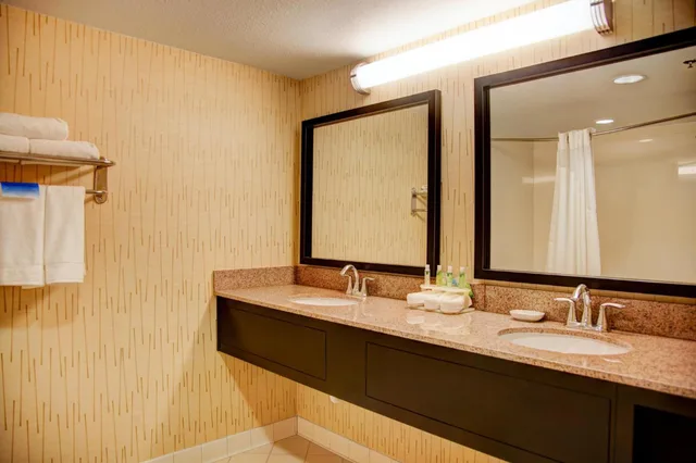 Room, Quadruple, 2 Queen Beds, Country Inn & Suites by Radisson, Tyler University Area 6/6