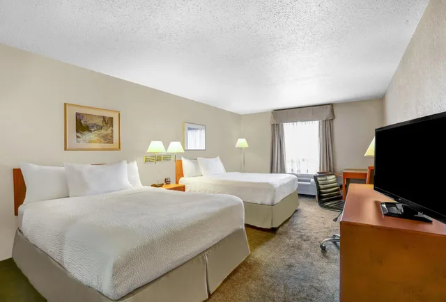 جناح بسرير كوين، Days Inn Red Deer 4/8