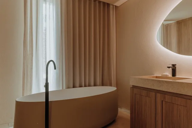 جناح جونيور بسرير كينج بحوض استحمام، Hotel Osh Getsemani 6/6
