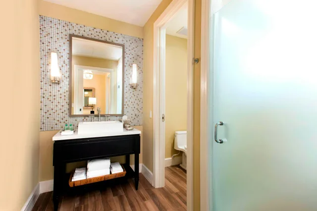 Suite, Playa Largo Resort & Spa, Autograph Collection 4/5