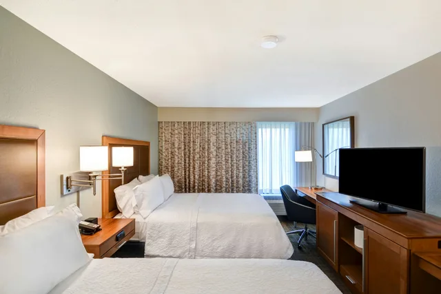 غرفة بسريرين كوين، Hampton Inn Milford, CT 2/5
