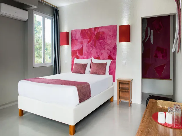 Family Suite, 1 Double and 1 Single Bed, La Tonnelle 2/2