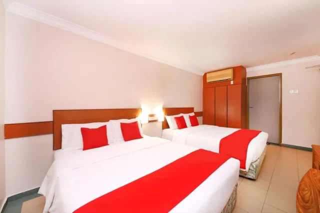 جناح عائلي، Famous Inn 2/6