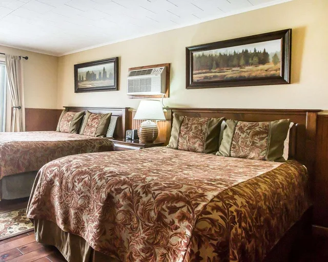 Room, 2 Queen Beds, Yellowstone Valley Lodge Ascend Hotel Collection 1/2