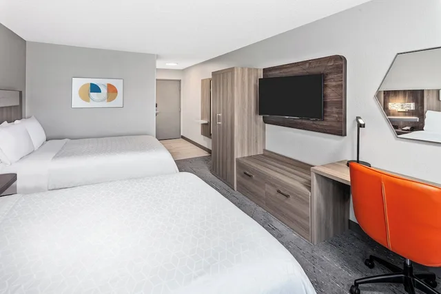 غرفة قياسية بسريرين كوين، Holiday Inn Express Hotel Suites Chicago Algonquin 2/8