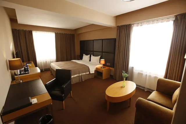 غرفة قياسية بسرير كينج بإطلالة على المدينة، The Corporate Hotel And Convention Centre 4/4