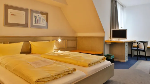 Room, Queen Bed, AVENUE 1/1