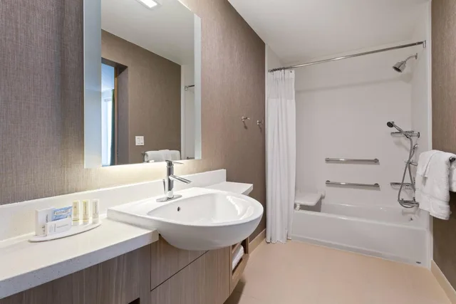 جناح كبير بسريرين كوين مع سرير سحّاب إضافي، SpringHill Suites by Marriott Ocala 6/9