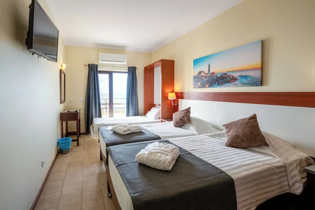 غرفة ثلاثية بثلاثة أسرّة بشرفة، Avenida Praia 2/6