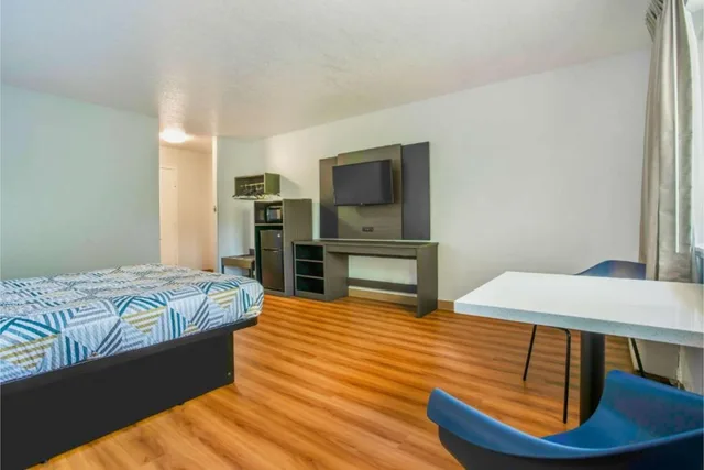 غرفة بسرير كوين لغير المدخنين، Motel6 Gresham, OR - Portland 1/1