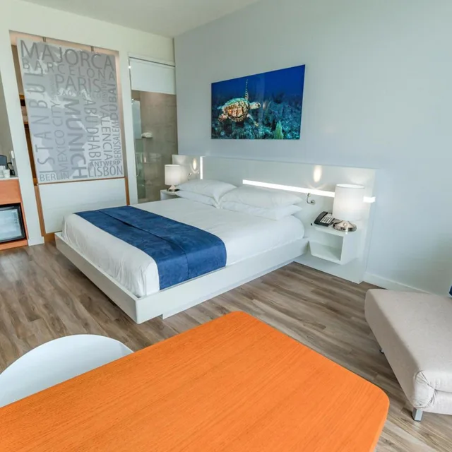 Standard, King Bed, Accessible, Maritime Hotel Fort Lauderdale Cruise Port 6/10