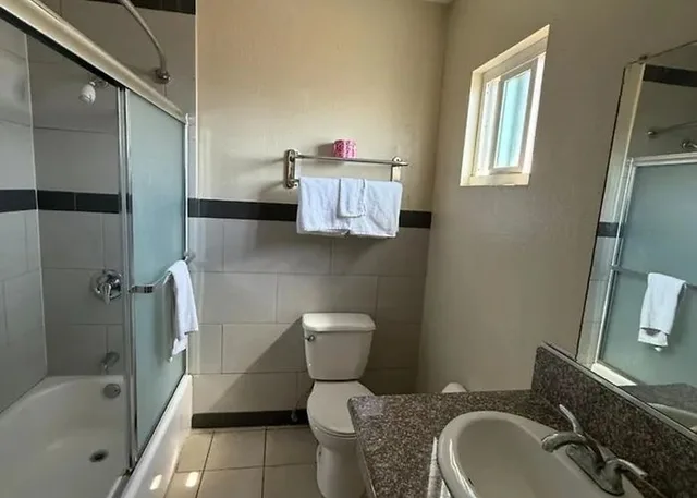 غرفة بسرير كينج لغير المدخنين، Robinhood Motel Anaheim West 4/5