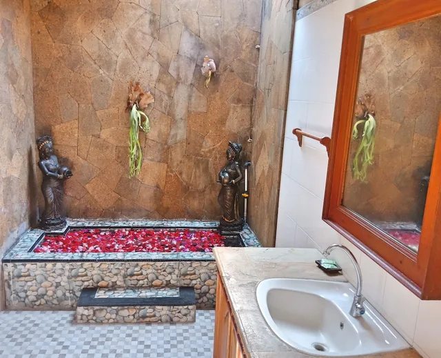 بنغل بسرير كينج بإطلالة على الحديقة، Geringsing Bungalows 5/7