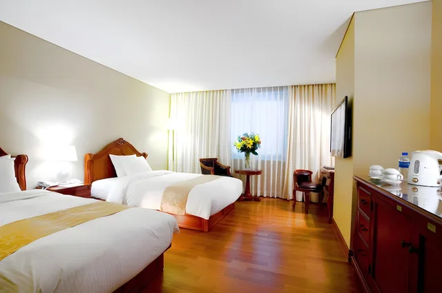 غرفة ديلوكس بسريرين منفصلين وسرير مزدوج وسرير فردي، Sejong Hotel 2/2