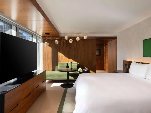 Fairmont Gold, Suite, King Bed، Fairmont Pacific Rim 2/4