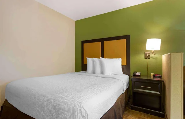 استوديو ديلوكس بسرير كوين، Extended Stay America Select Suites Phoenix Airport E Oak St 2/4