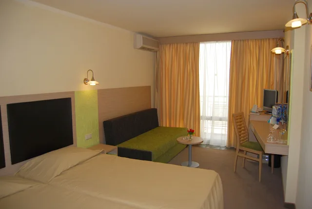 Room, Double Bed, Riverside, Sofa، Hotel Gergana All Inclusive 4/9