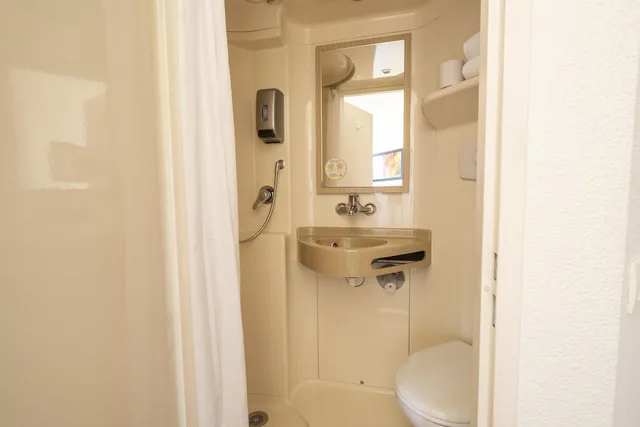 غرفة قياسية بسرير مزدوج وسريرين منفصلين، Premiere Classe Roissy - Aeroport Charles De Gaulle 6/8