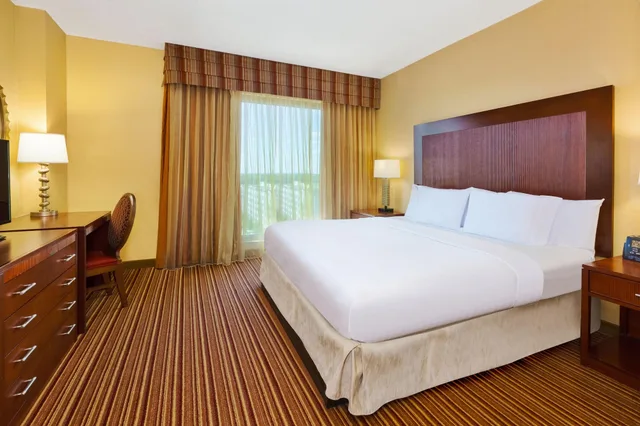 جناح لذوي الإعاقة، Embassy Suites by Hilton Norman Hotel and Conference Center 2/4