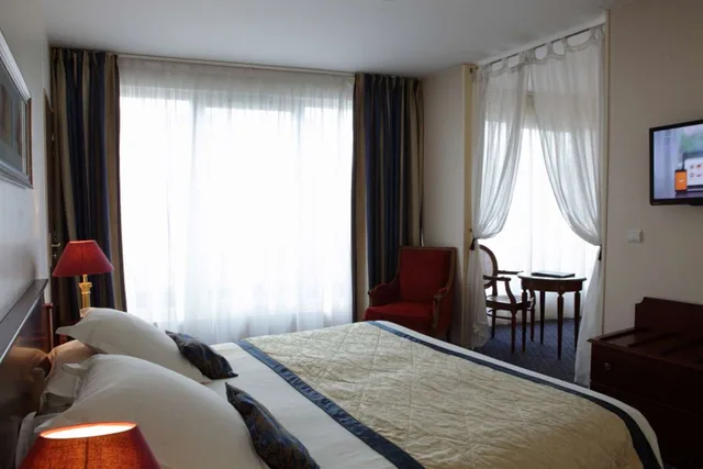 جناح بسرير كينج بشرفة، Amiral Hotel 1/2