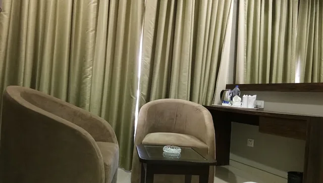 Hotel Kingsway، رايبور 38/40