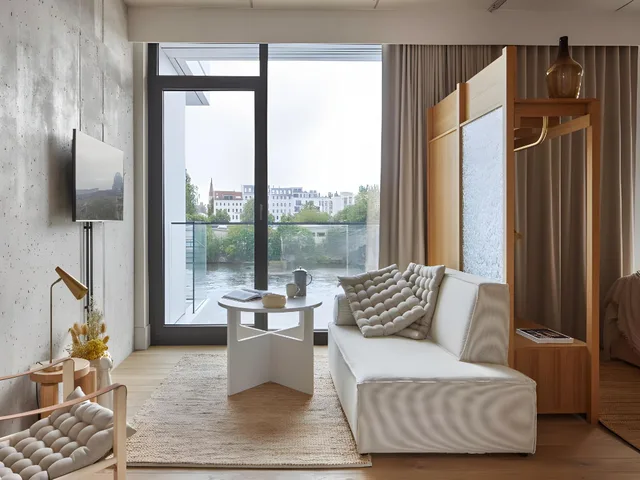 1 Bedroom, Open Plan, Suite, Apartment، Locke At East Side Gallery 2/2