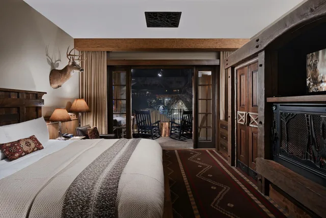 غرفة داخلية بسرير كينج لذوي الإعاقة، Big Cypress Lodge 2/7