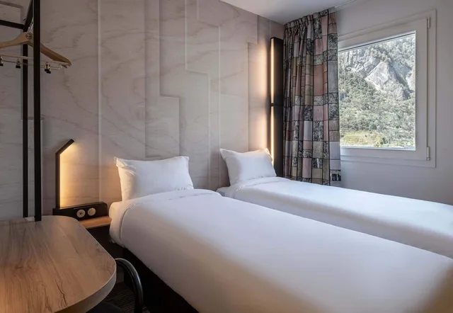 غرفة بسريرين منفصلين، B&B HOTEL Cluses Sud 1/4
