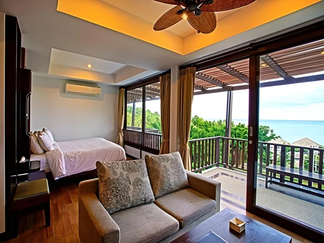 Suite, King Bed, Ocean View, Maryoo Hotel 2/2