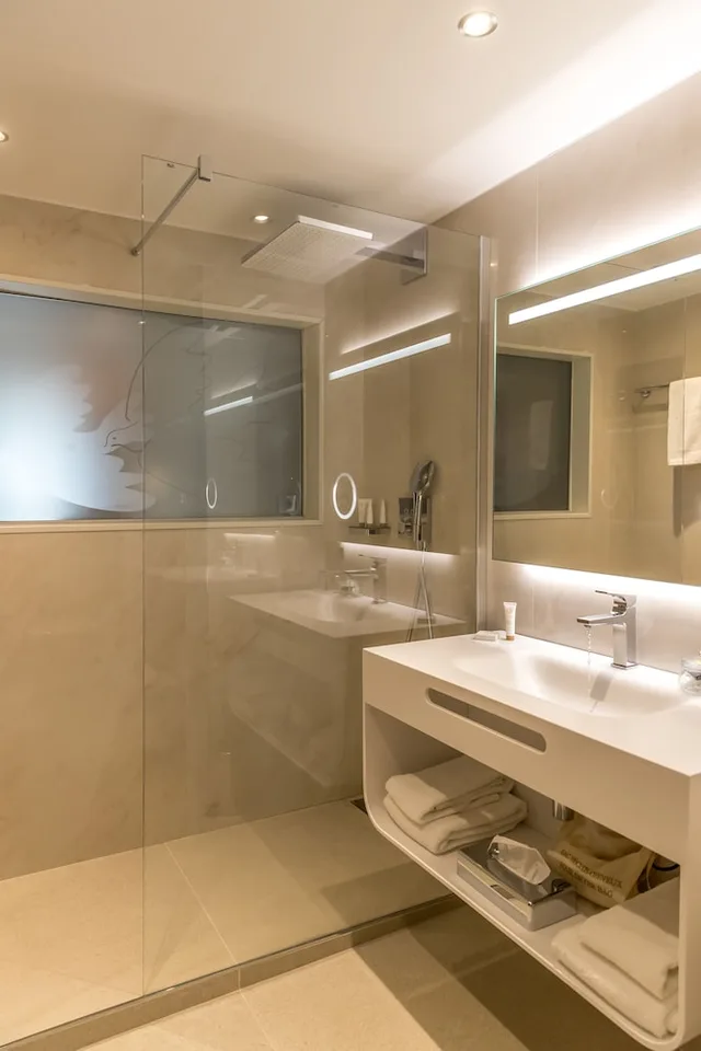 غرفة قياسية بسرير كوين، Hotel Spa Vatel 2/2