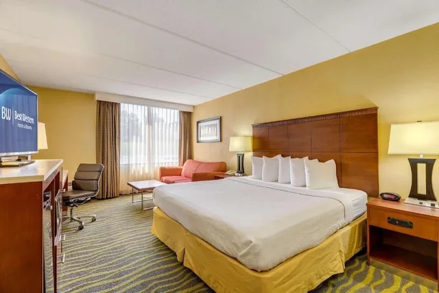 غرفة قياسية بسرير كينج بحوض استحمام لذوي الإعاقة، SureStay by Best Western Charlotte Matthews 5/8