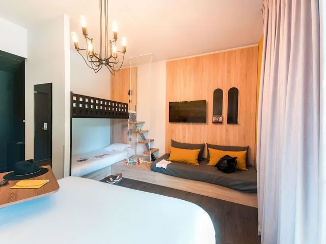 Family, 1 Double and 3 Single Beds، Ibis Styles Carcassonne La Cite 5/5