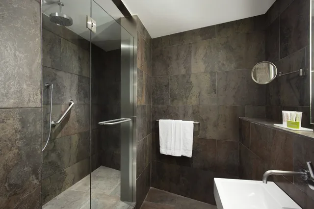 جناح بريستيج بسرير كينج، Le Meridien Barcelona 2/4