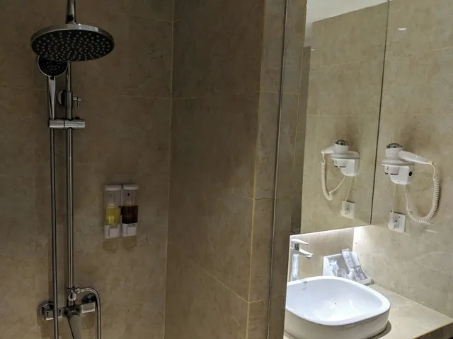 غرفة سوبيريور بسرير كوين بإطلالة على المسبح، Astara Hotel Balikpapan 10/10