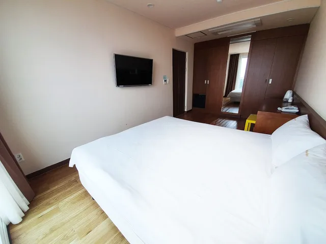 غرفة عائلية بسرير كينج وسرير فردي بإطلالة على البحر، Jeju Ocean Blue Hotel 4/8