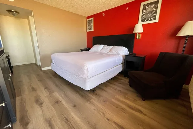 غرفة بسرير كينج، Travelodge by Wyndham Imperial/El Centro 3/10