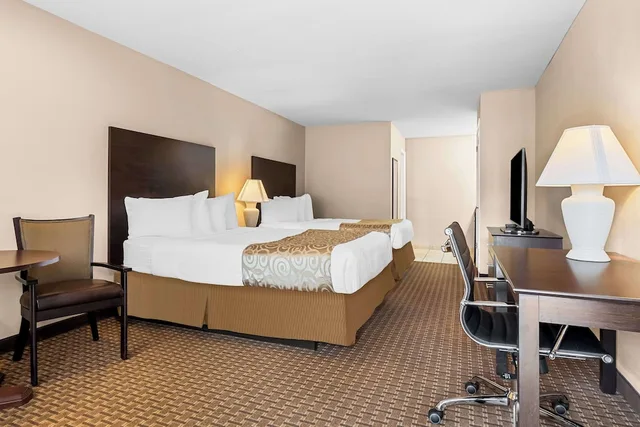 غرفة قياسية بسريرين كوين لذوي الإعاقة، Best Western Forest Inn 2/3