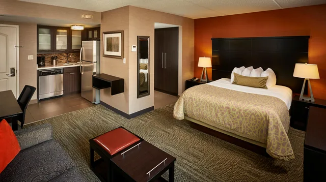 استوديو بسرير كوين، STAYBRIDGE SUITES HAMILTON - DOWNTOWN 1/1