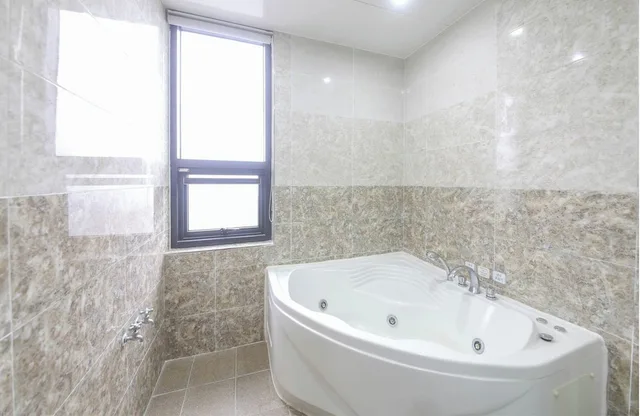غرفة سوبيريور صغيرة ركنية بسرير كوين وسرير فردي، Sunrise Hotel Sungsan 8/8