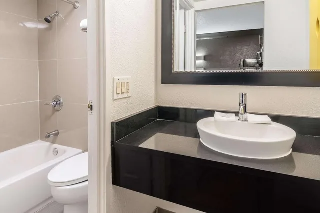 غرفة بسريرين مزدوجين بمطبخ للمدخنين، Studio6 Fort Worth, TX - West Medical Center 4/4