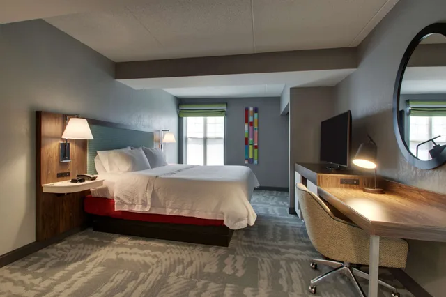جناح عائلي بسرير كينج وسرير بطابقين مع أريكة لذوي الإعاقة، Hampton Inn And Suites Chicago Aurora 2/4