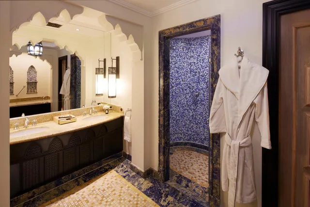 جناح بسرير كينج بإطلالة على البحر، Jumeirah Mina Al Salam Dubai 2/3