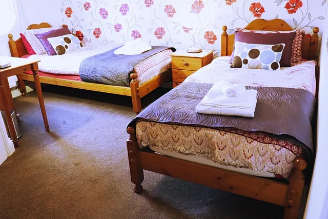 غرفة بسريرين منفصلين بحمام خاص، Arkale Lodge 6/7
