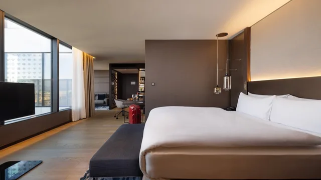 جناح جونيور بسرير كينج في طابق مرتفع، INTERCONTINENTAL LJUBLJANA 1/5