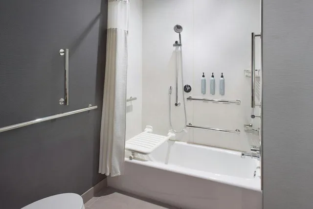غرفة قياسية بسرير كينج، Courtyard BY Marriott Atlanta Covington 5/5